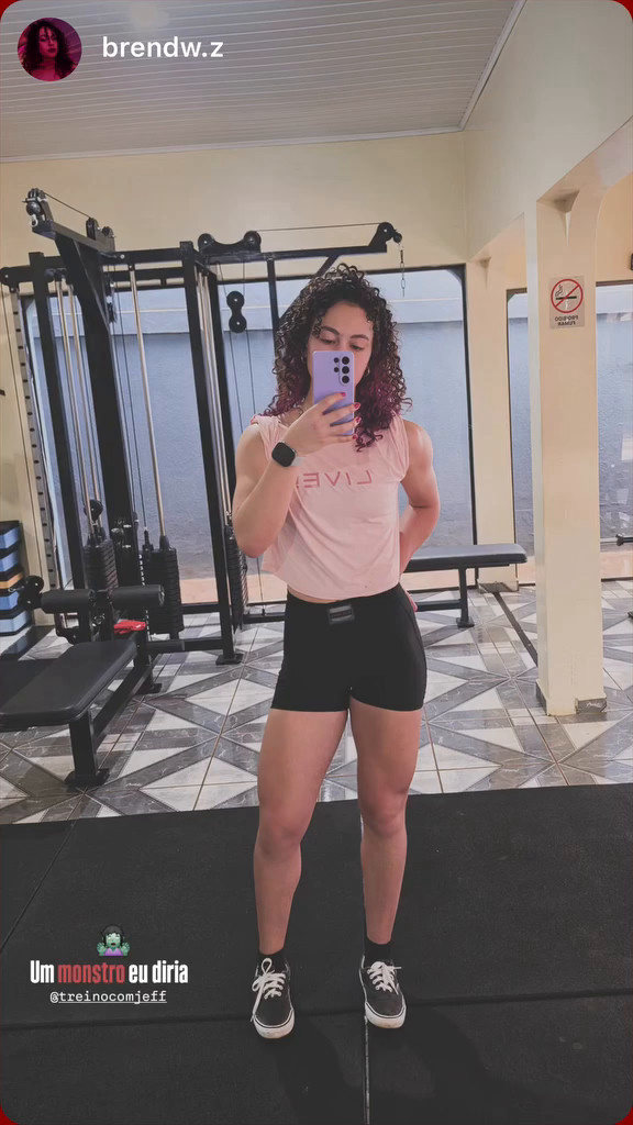 Aluna marcando o treino nos stories