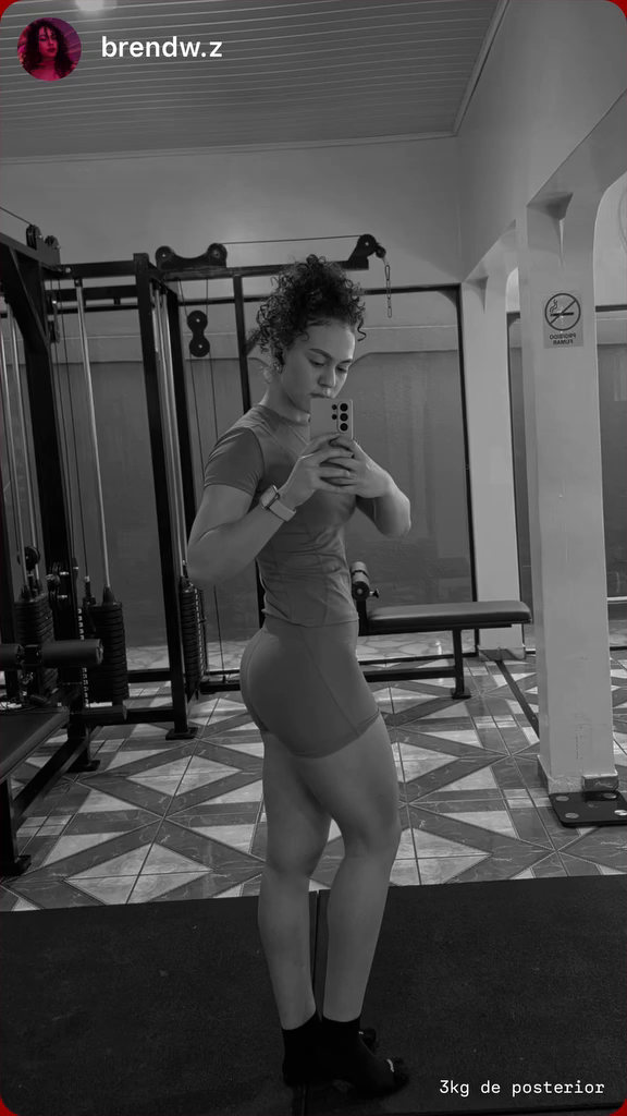 Aluna marcando o treino nos stories