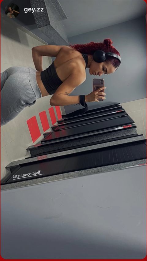 Aluna marcando o treino nos stories